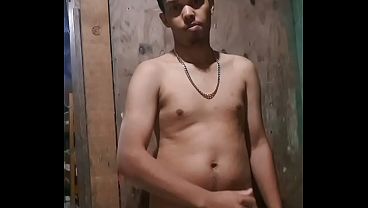 Pablo bra batendo uma de manh&atilde_ na cozinha