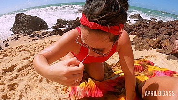 My Boyfriend Fucks Me on the Beach and Covers My Face
