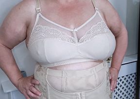 If Mom posed for you like this would you fuck her hard with your hard cock and fill her hairy cunt