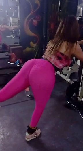 hot tranny at the gym training her ass to make it hard for her boyfriend