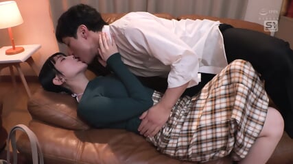 日もグラドル家庭教師のおっぱいが気になって授業に集中できない 紫堂るい