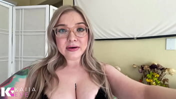 First Date Gone Wrong: Blonde Babe Shrinks, Squishes, &amp_ Vores Scared Tiny Fighter!