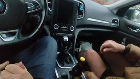 vous aimez vous faire branler en voiture dans un lieu public ?