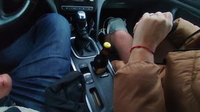 vous aimez vous faire branler en voiture dans un lieu public ?