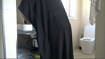 lesbian muslim girl washing her girlfriends pussy