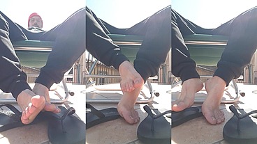 GG Smoking Barefoot
