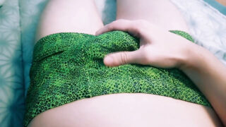 Genç, zayıf Rus genç eşcinsel fahişelerin anal yoldan ilişkiye girdikleri ev yapımı solo kız videosu.