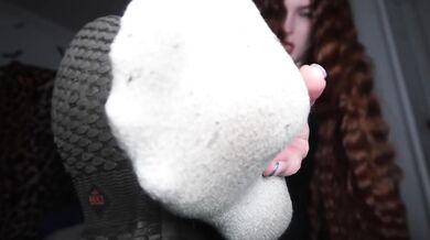 SMELLY SOCKS AND FOOT WORSHIP