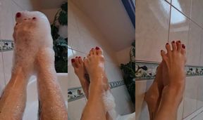 Bubble bath feet