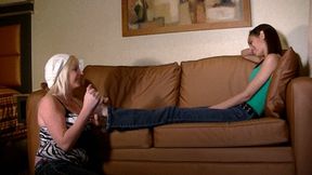 2 girls foot love