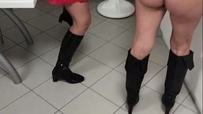 Segretaria e amica fanno le stupide in ufficio