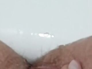 PAWG P1SSQUEEN pisses through creamy morning vagina