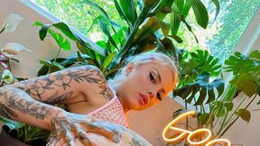 Nichole Saphir Oiled Up