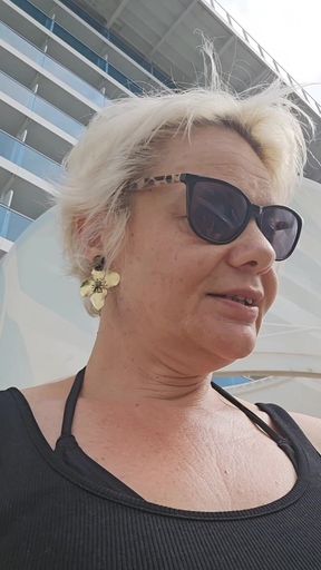 Unknown Challenge on the Boat Blowjob and Facial