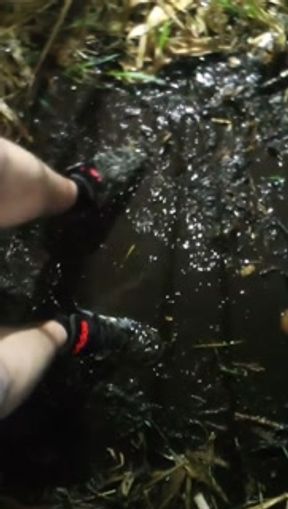 Sneaker Mudding together with a friend