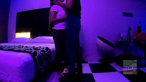 escena completa de karlita hotwilfe follando frente a su marido en tanga roja y luego lenceria negra, que buenas tetas