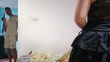 Me follo a mi hermanastra de piernas grandes vestido corto y tangas rojas deliciosas