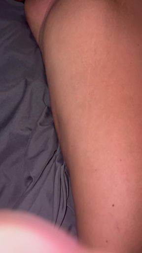 Amateur homemade masturbator shows off her curves while lying down
