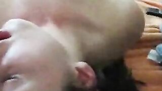 Deutsches Amateurpärchen mit großen Naturtitten hat Spaß