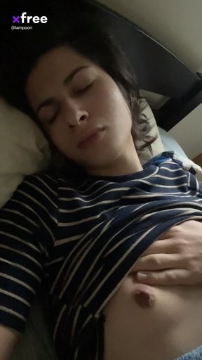 natural beauty solo in bed (cum at 4:07)