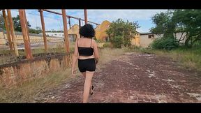 Role com plug no cu em uma fabrica abandonada eu fiquei toda Gozada! Veja completo no Sheer