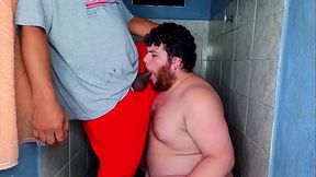 Encanador Veio Arrumar o Chuveiro e Acabou Me Fodendo No Banheiro Sem Capa