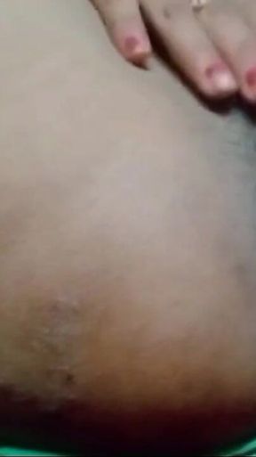 Desi Indian Girl Applied Oil in Her Pussy and Took Out the Water From Her Pussy in Anger