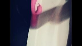 coucou la video saint valentin dans la baignoire disponible pour les abonnes...