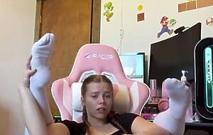 Thicc ass pawg pretzel folds in gaming chair with octopus dildo play