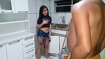 Esposa Sai Pra trabalhar e Marido Come a Empregada Novinha Lunna Real