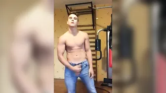 Muscular Amateur Twink Strokes His Big Cock on Webcam