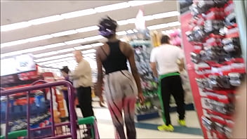 sexy black woman on white and pink tight pants with big ass and tight pussy - mujer sexy mamacita negra con pantalones ajustados rosas y blancos marcando la raja del co&ntilde_o y gran culo