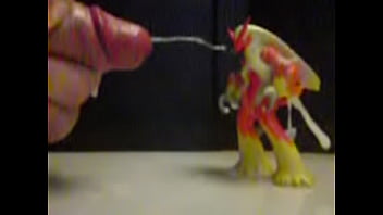 Blaziken figure super slow-motion (Pokemon)