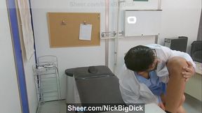 El doctor graba como se folla a esta preciosa chica de 19 a&ntilde_os