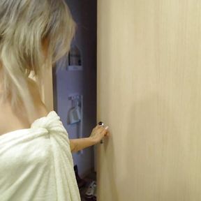 Masturbation in the Bathroom - Wet Pussy