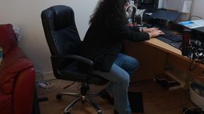 OFFICE HORNY CEO GETS HER SHEDICK SUCKED