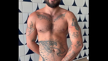 PUTO TATUADO BATENDO PUNHETA AT&Eacute_ JORRAR LEITE