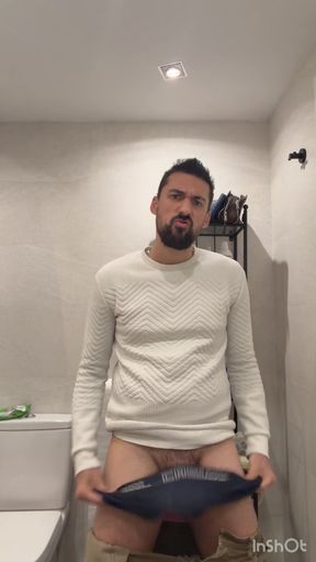hot daddy jerking off in public bathroom   Clip 1