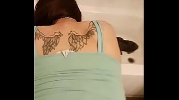 Fucking girlfriend in friends bathroom