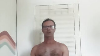 Amatur kurus gay dude dengan berbulu gelembung punggung stroke off dalam buatan sendiri solo klip