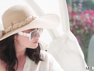 MILFY Anal-Loving mother I'd like to fuck Paris Lincoln Gets Her Ideal Booty Filled Up