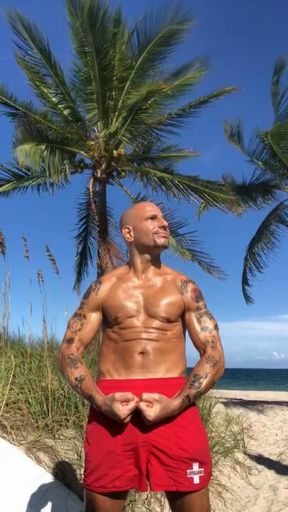 LIFEGUARD BEACH BODY PORN STAR FLEXING AT THE BEACH