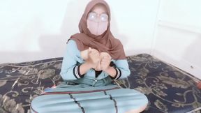 Viral Aunt fisting pussy alone