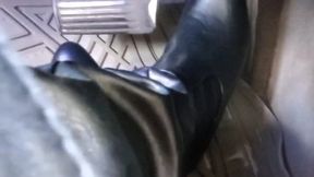 Black knee high pedalpump