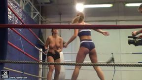 Catfight between Linda Ray and Lisa Sparkle Is Do Fucking Sexy