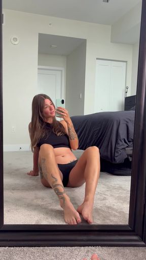 Come do the butterfly with me. DM for special video on my private plateforme. Link in bio Instagram.