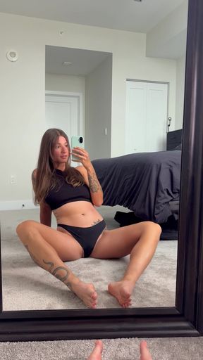 Come do the butterfly with me. DM for special video on my private plateforme. Link in bio Instagram.
