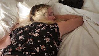 Mama Travels 001 - Sucking and fucking in my hotel room in Austin! - Mama_Foxx94