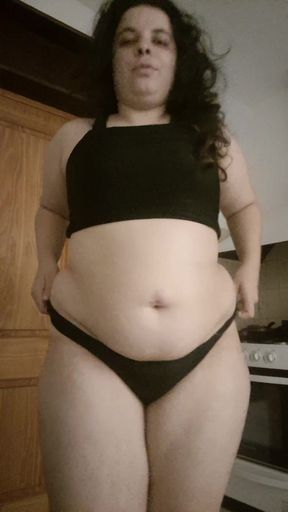 Amateur onlyfan shows off her ass