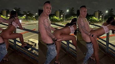 Dogging Comendo a casada gostosa na passarela da 23 maio